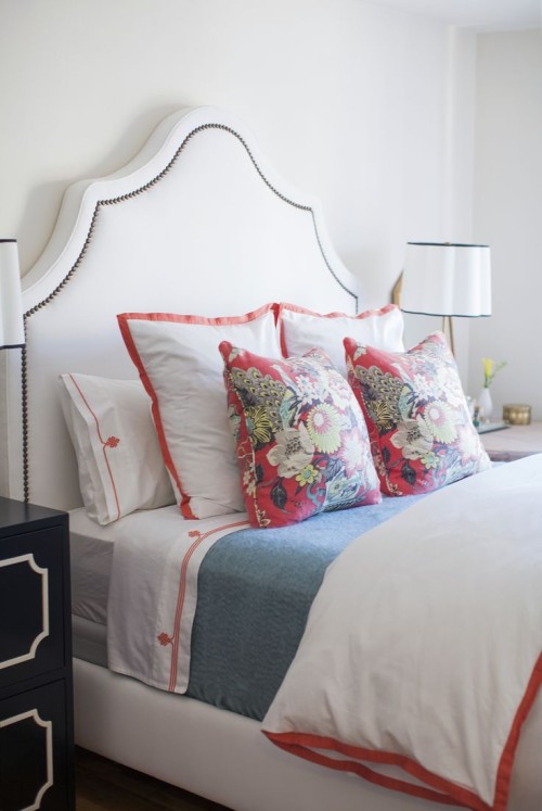 Tips For Styling Bed Pillows Gallerie B, Queen Bed Pillow Arrangement