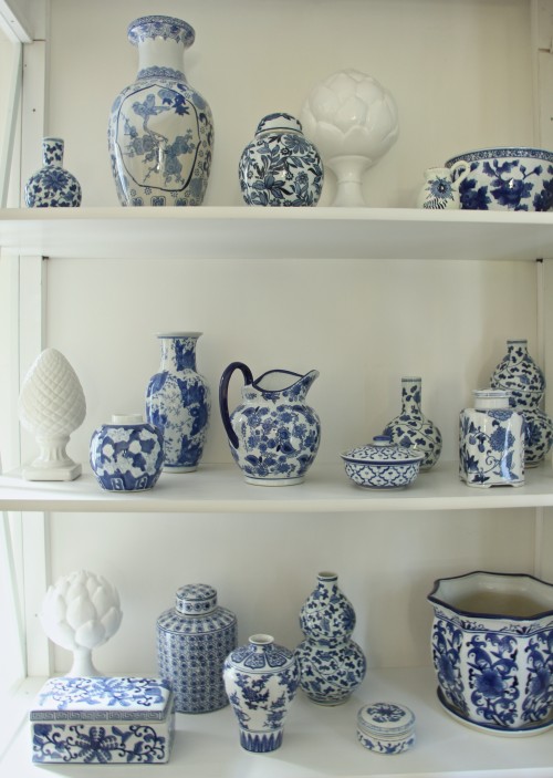 Decorating With Blue and White Ceramics, Gallerie B