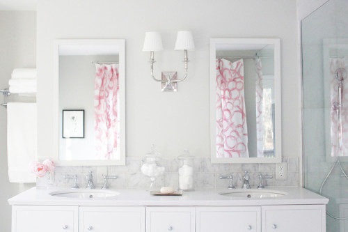 Classic bathroom with a splash of pink, Friday's Favourites Gallerie B blog