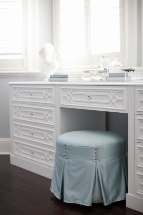 A place to pamper, built-in vanity and stool. Gallerie B blog