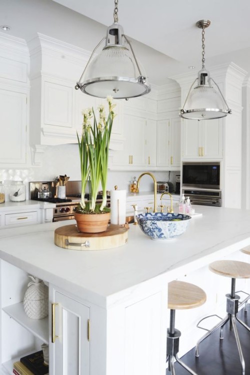 Friday's Favourites: Beautiful classic kitchen with gold hardware